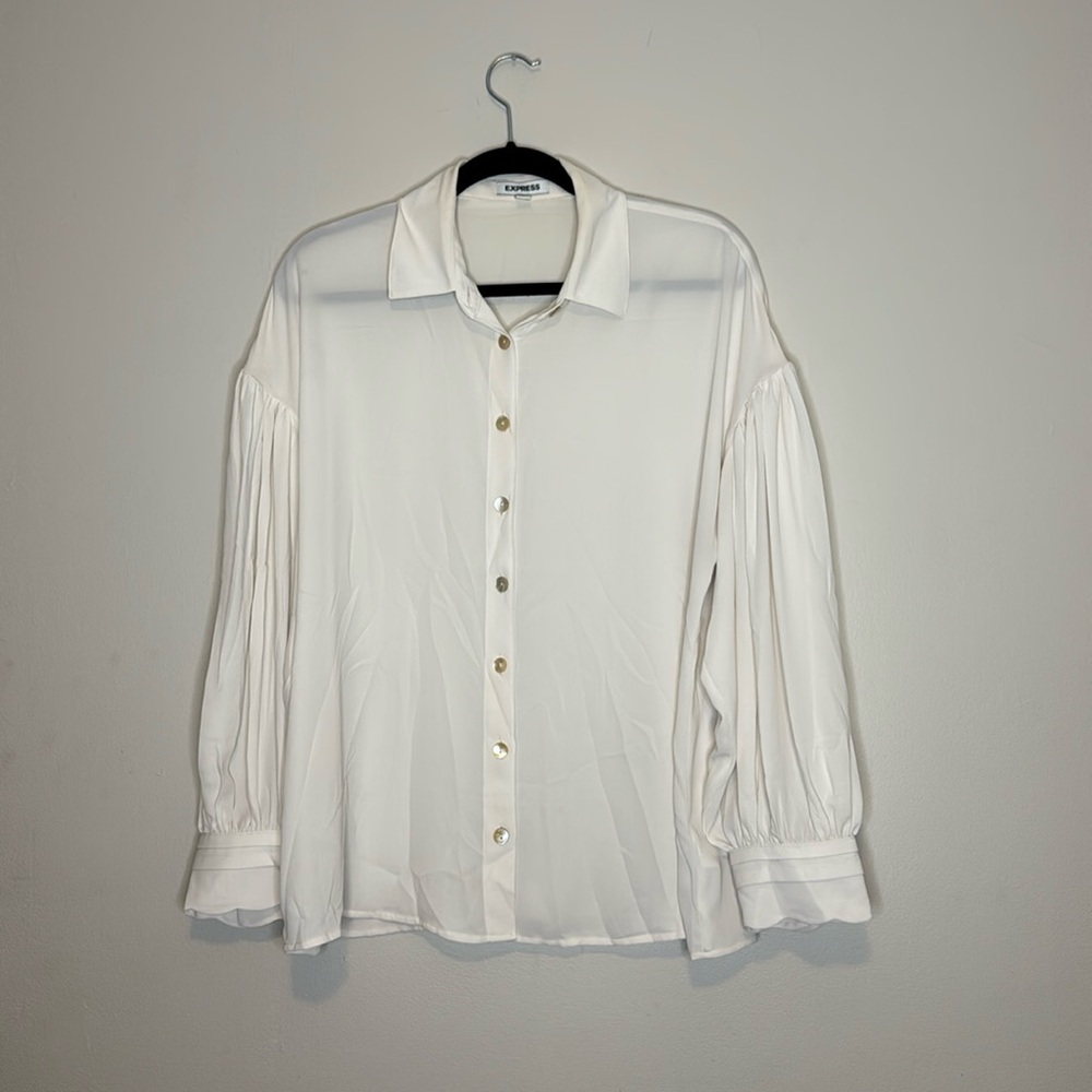 Express white puffy sleeve bittondown businesss blouse